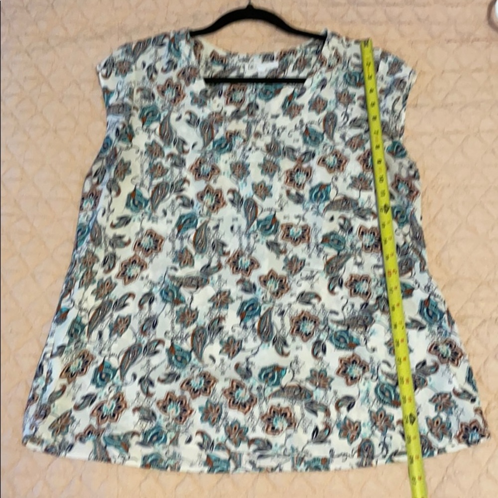 Sleeveless floral/paisley top